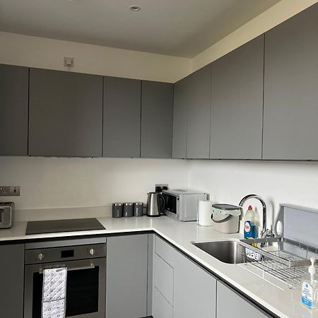 Stylish 2 Bedrooms, 2 Bathrooms With Workspace In Milton Keynes Exterior photo