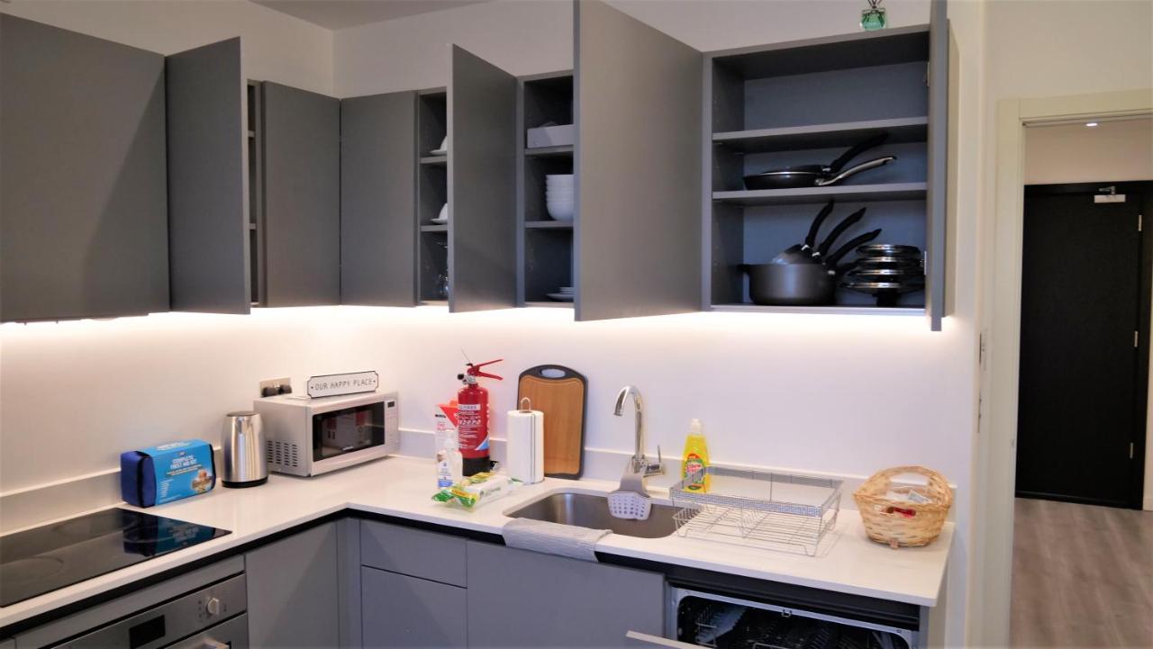Stylish 2 Bedrooms, 2 Bathrooms With Workspace In Milton Keynes Exterior photo