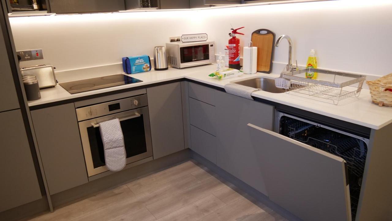 Stylish 2 Bedrooms, 2 Bathrooms With Workspace In Milton Keynes Exterior photo